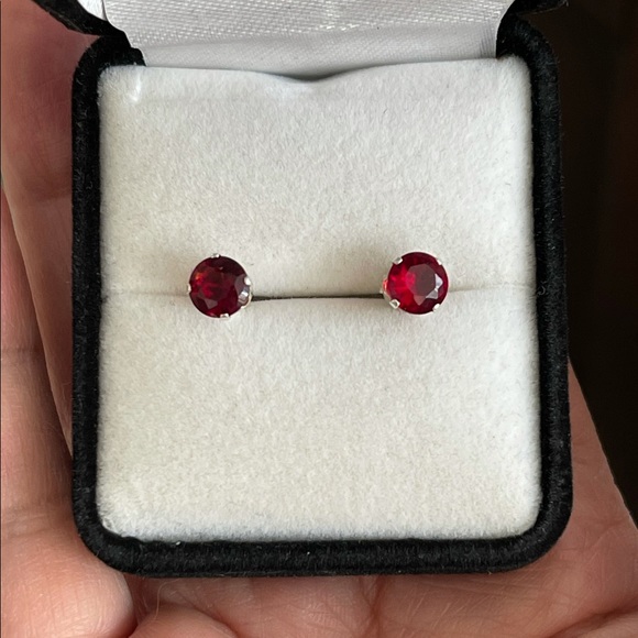 Vintage Jewelry - 2.0 carat natural garnet sterling silver stud earrings